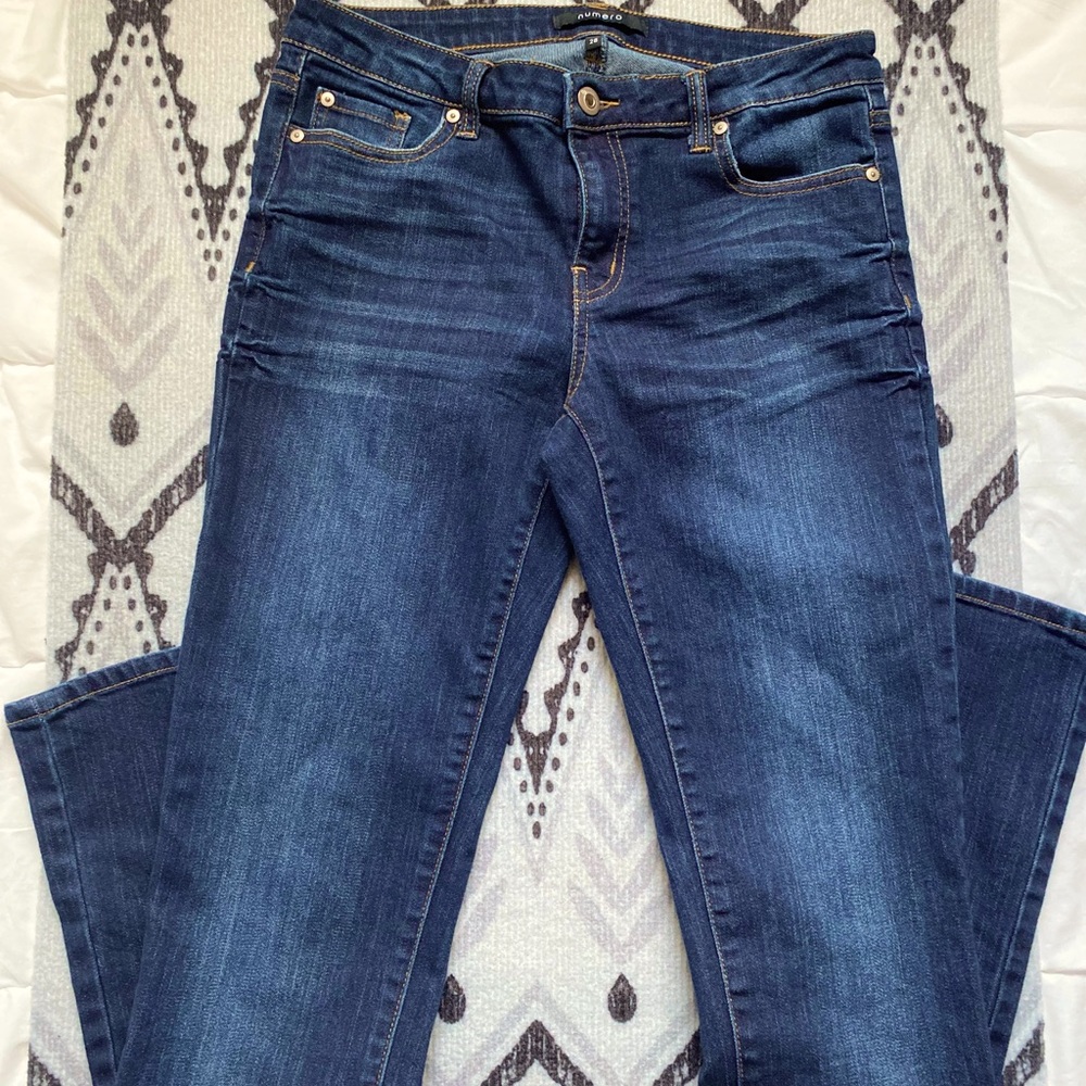 Numero women’s straight cut jeans, ankle length, size 28